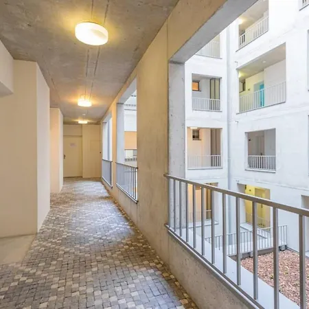 12 Min Centrum, 200mb Wifi, Onsite Supermarket Apartman *