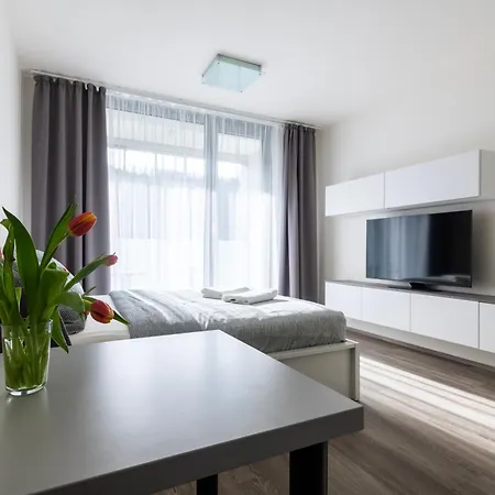 12 Min Centrum, 200mb Wifi, Onsite Supermarket Apartman *