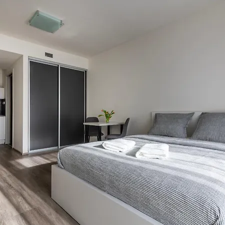 12 Min Centrum, 200mb Wifi, Onsite Supermarket Apartament Praga